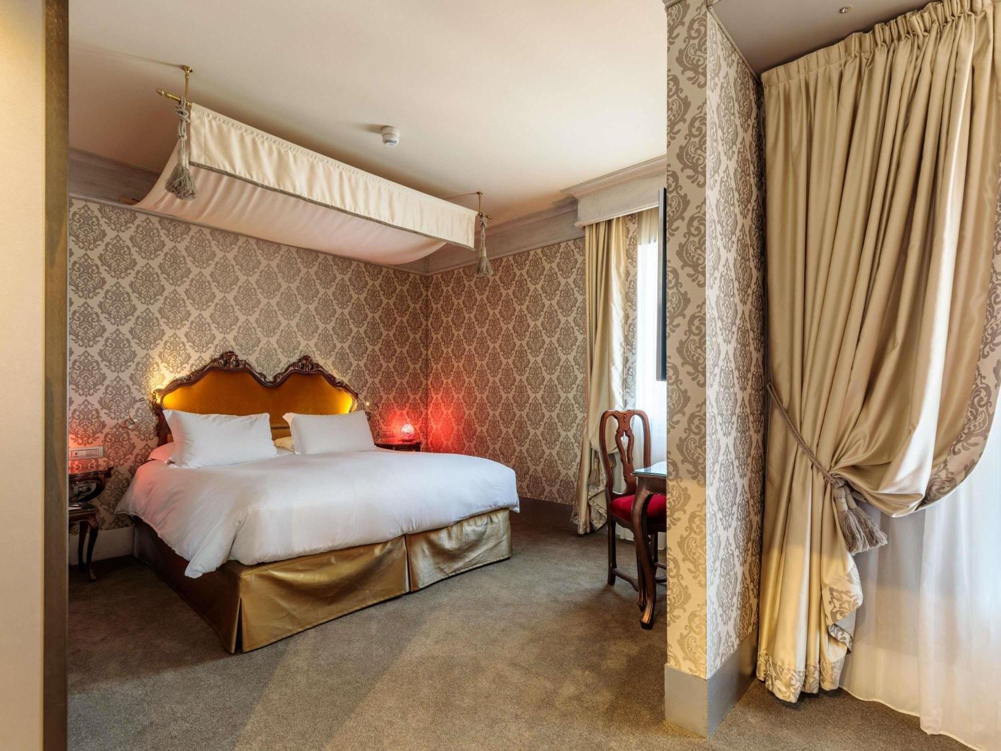 Deluxe Triple Room with Canal View